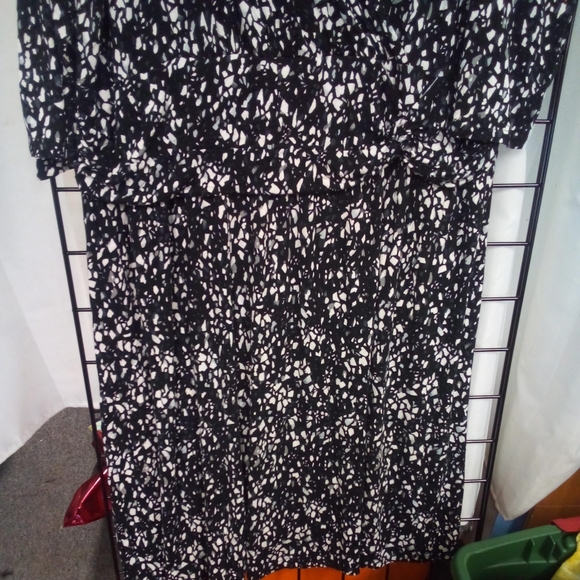 Woman Within Pull on Black /White Faux Wrap Dress Size 3x NICE - Picture 3 of 7